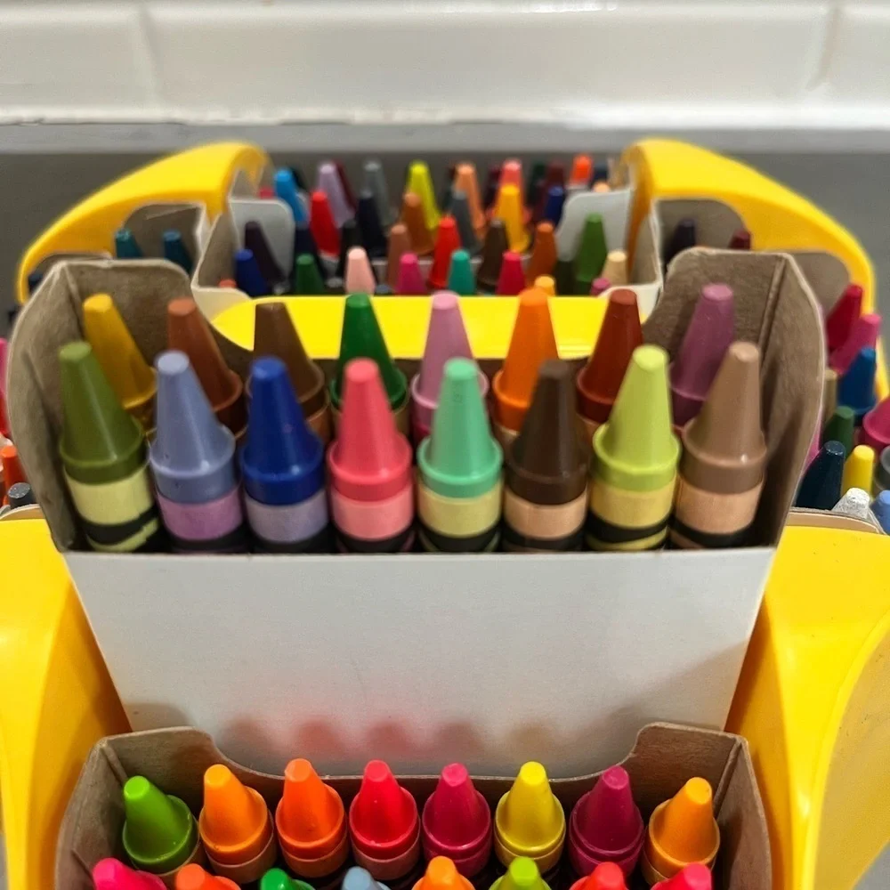 Crayola Ultimate Crayon Collection - 152 Count  NIB